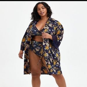 Blue floral & lace trim long robe size 1/2